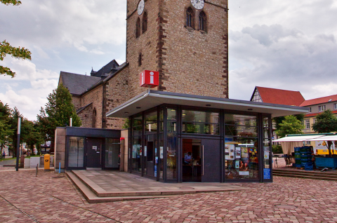 Warburg initiiert Aufruf für Betreiber eines neuen Marktplatzcafés