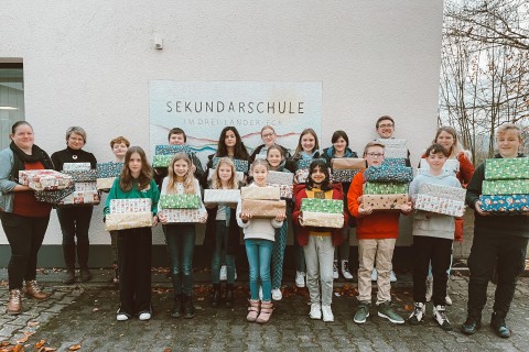 Die Sekundarschule Beverungen sammelt 46 Weihnachtspäckchen für den Weihnachtspäckchenkonvoi