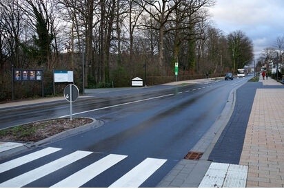 Bild: Seit Frühjahr 2022 wird die Brunnenstraße in Bad Driburg umfangreich neugestaltet. Das Ziel: mehr Sicherheit für Radfahrer und eine noch attraktivere Ortseinfahrt. Der Kreis Höxter und die Stadt