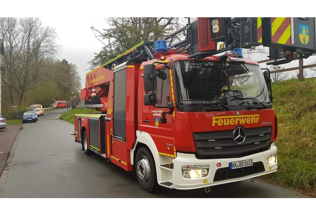 Angebrannte Pizza sorgt für Feuerwehreinsatz - Feuerwehrwagen Löschzug Bad Driburg