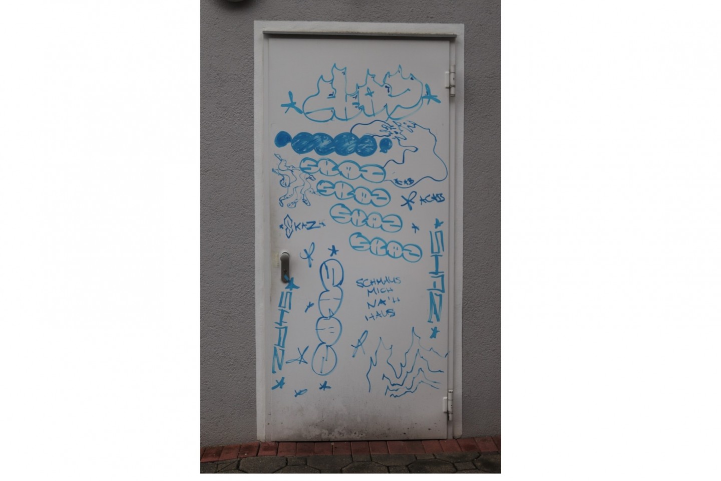 POL-HX: Sachbeschädigung durch Graffiti in Bad Driburg - Zeugen gesucht