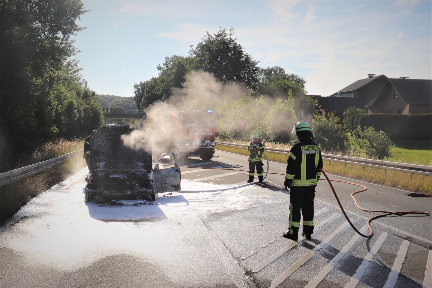 POL-PB: Auto brennt auf B64 aus Altenbeken-Buke (ots)