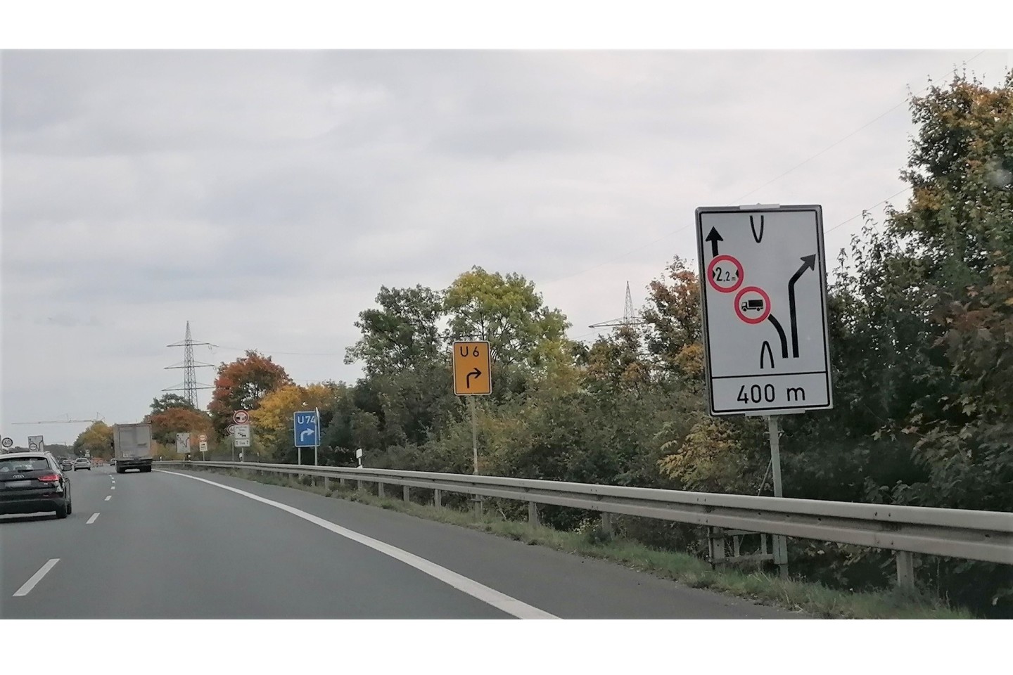 POL-PB: Zahlreiche Verkehrsverstöße von Lkw-Fahrern - Aktuelle Verbotsschilder in B64-Baustelle werden häufig missachtet Bildunterschrift: Durchfahrtverbote an der B64-Baustelle Paderborn (ots)