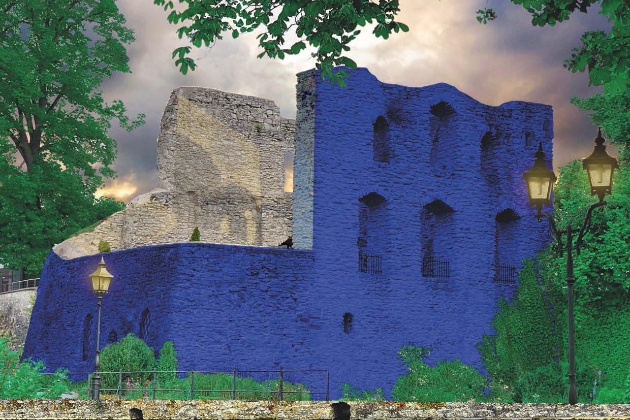 Spektakuläre Setzung: Die Burg in Bad Lippspringe wird in Ultramarin-Blau gefärbt. Foto Stadt Bad Lippspringe 