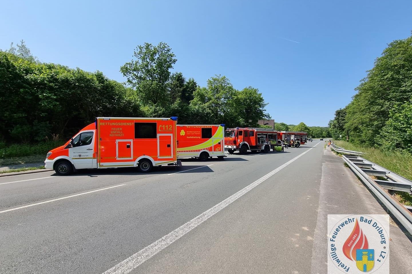 POL-HX: Nach Unfall mit Gegenverkehr auf B64 Auto sichergestellt - Foto: Freiwillige Feuerwehr Bad Driburg 