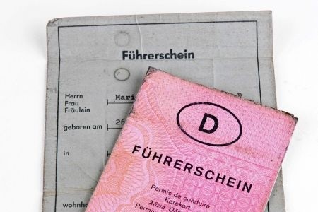 Foto: Klaus Eppele Die alten Führerscheine, welche bis zum 19. Januar umgetauscht werden müssen.