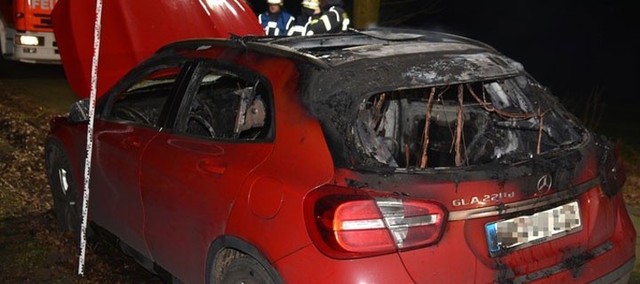 POL-PB: Auto in Altenbeken-Buke ausgebrannt - Polizei ermittelt wegen Brandstiftung