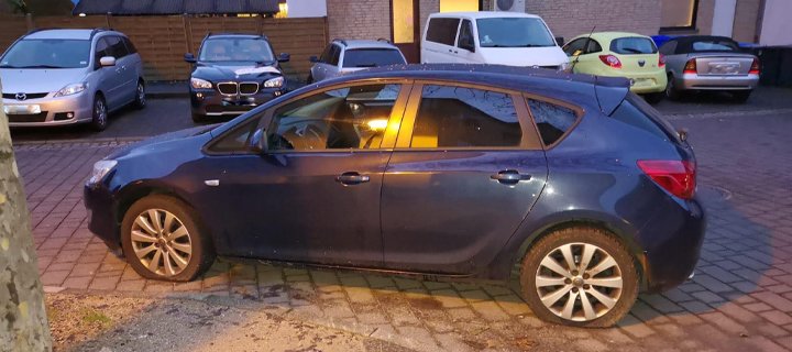 Alle Reifen eines Opel Astra J in der Nacht von Montag auf Dienstag zerstochen