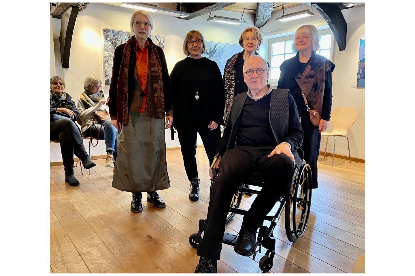 foto: Astrid Strathausen, Sabine Erdmann, Marie-Luise Meister, Dorit Croissier und Albert Croissier stellen in Dringenberg aus.