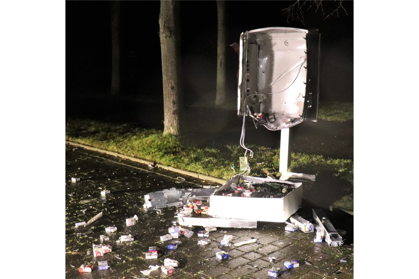 POL-HX: Zigarettenautomat gesprengt Willebadessen (ots)