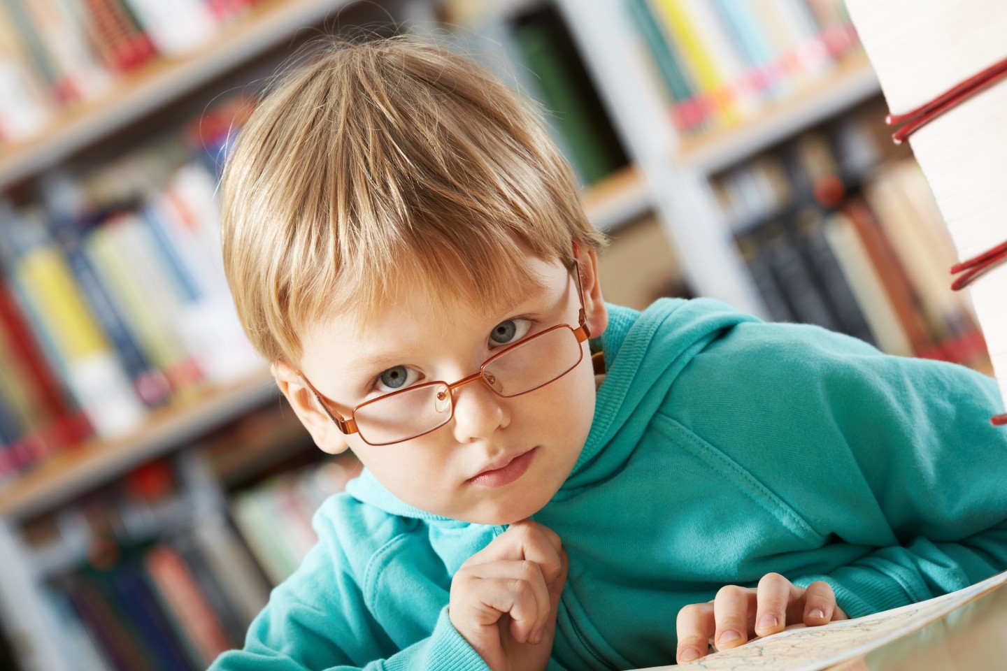 BU 1: Jedes zehnte Grundschulkind im Kreis Höxter im Alter von sechs bis zehn Jahren trägt bereits eine Brille. Foto: AOK/hfr.