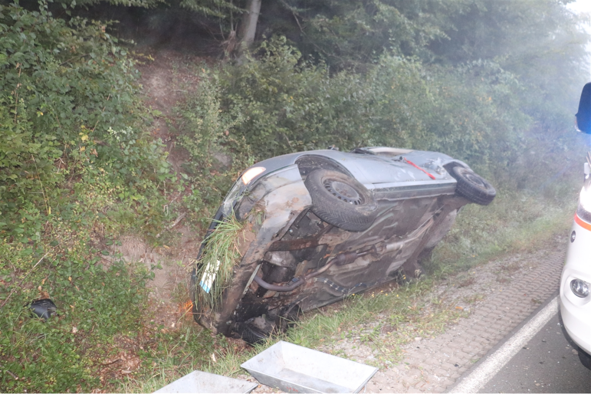 POL-HX: Bei Verkehrsunfall überschlagen Beverungen (ots) Bildunterschrift: Beteiligter Opel.  