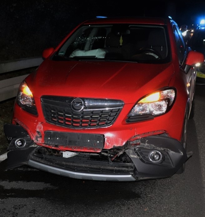 POL-HX: Autofahrer verletzt sich beim Auffahrunfall Steinheim (ots)