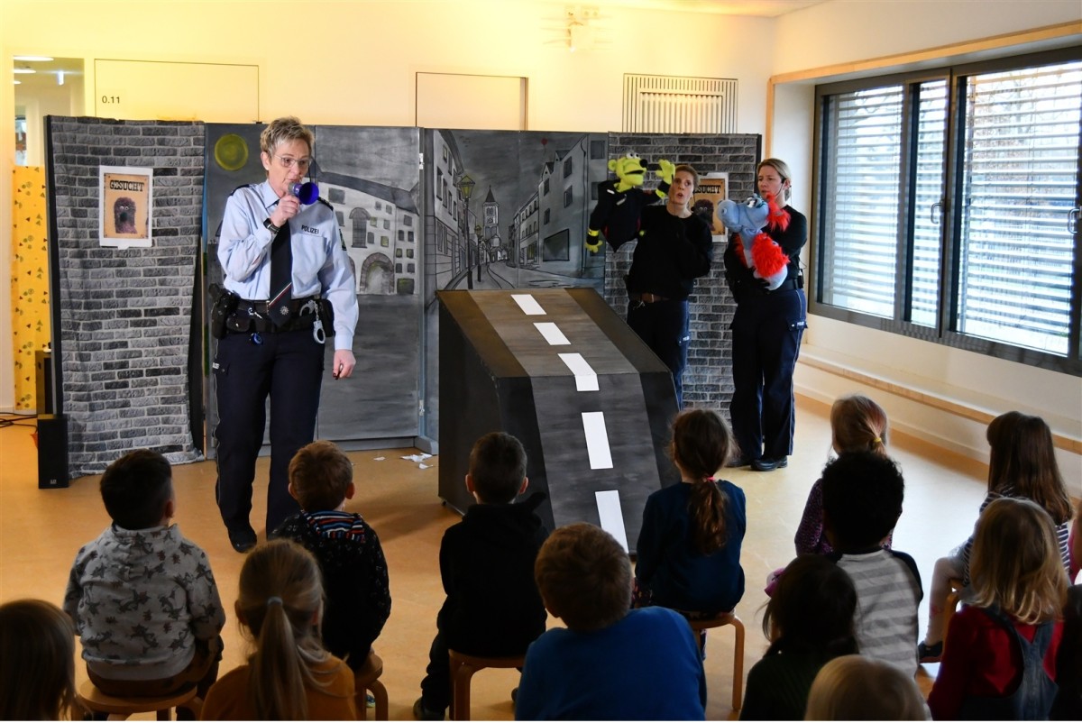Bildunterschrift: Gelungene Premiere: Die Verkehrssicherheitsberater der Polizei Paderborn