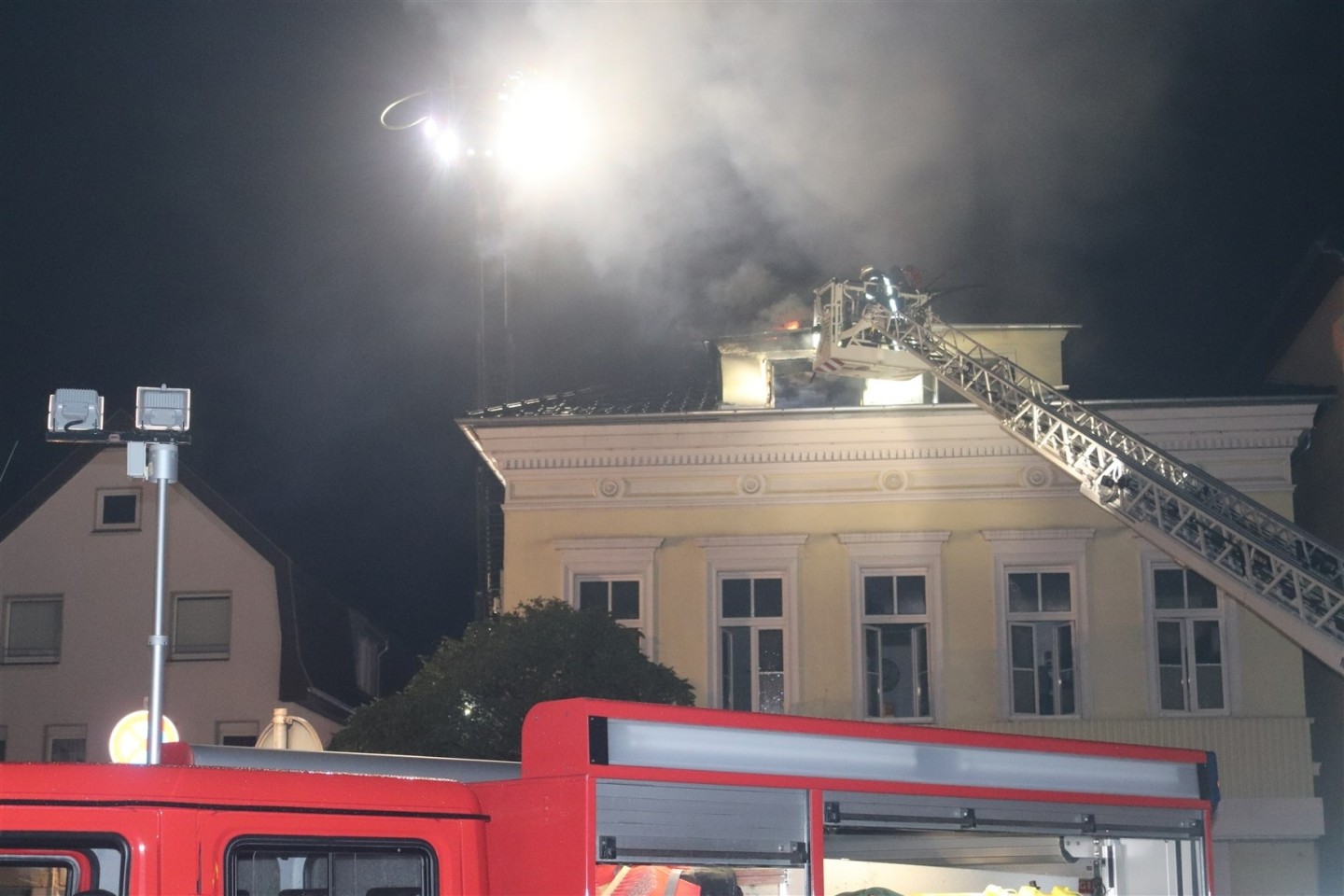 POL-HX: Drei Verletzte bei Wohnungsbrand in Höxter Höxter (ots) 