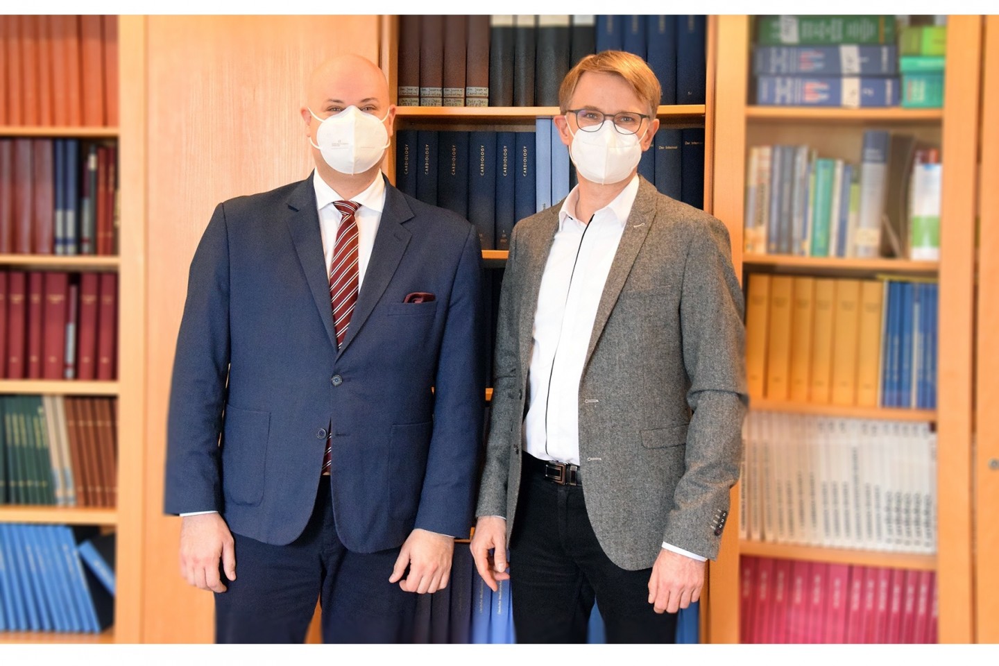 Grzegorz Krzyzowski beerbt Dr. med. Markus Wrenger als Chefarzt der Abteilung Innere Medizin in der Caspar Heinrich Klinik