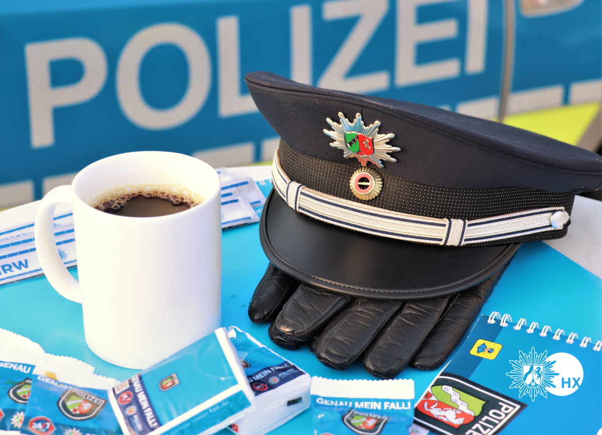 Bildunterschrift: Die Polizei lädt in Höxter zu Kaffee und Gesprächen ein.  