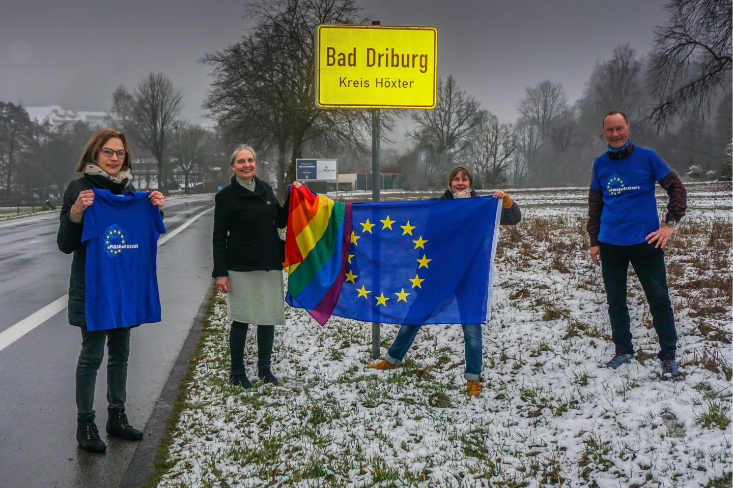 Die Pulse-of-Europe-Gruppe Bad Driburg beteiligt sich an der Fotoaktion Pride-of-Europe