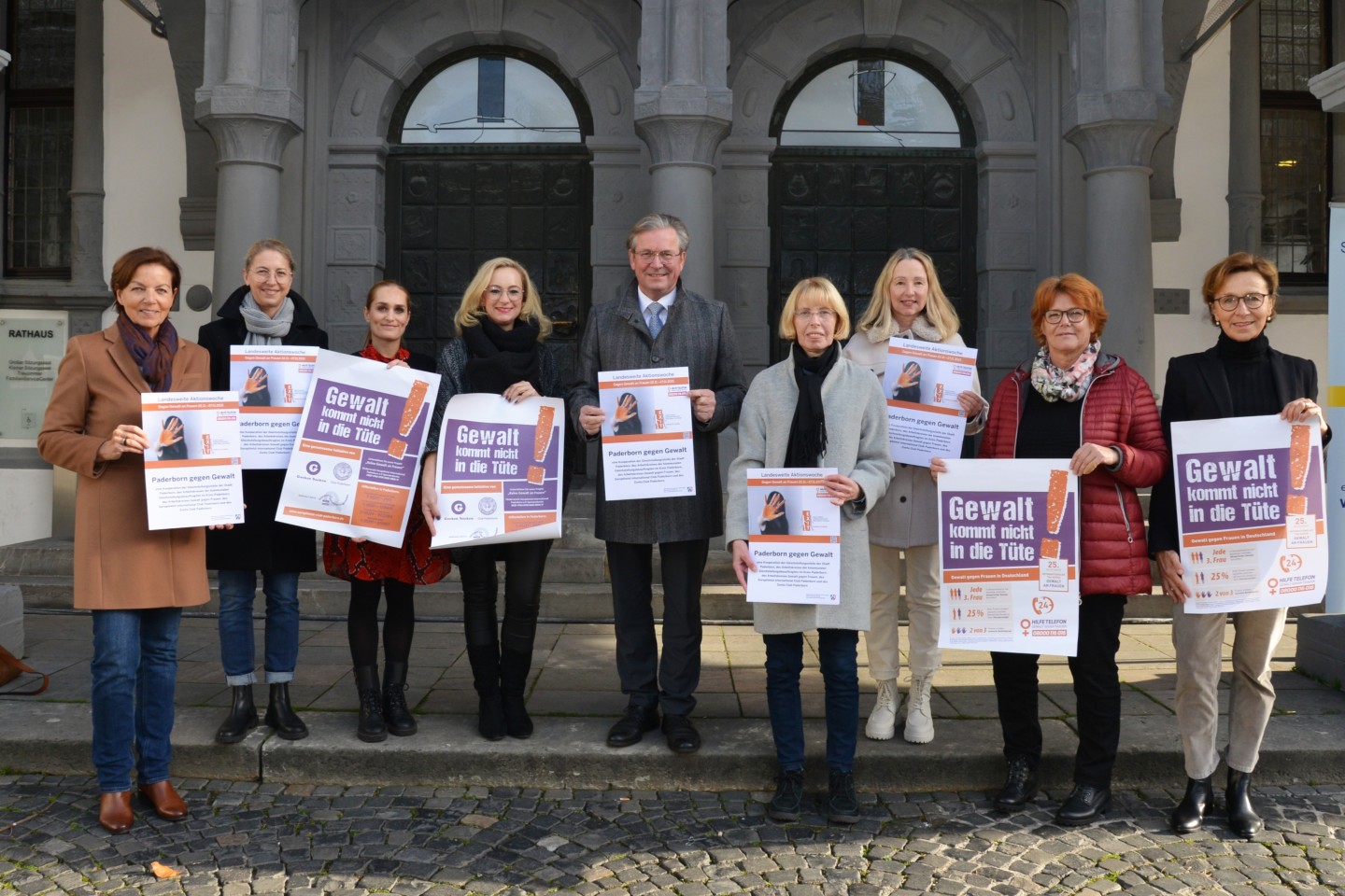 Die Gleichstellungsstelle der Stadt Paderborn hat die diesjährige landesweite Aktionswoche gegen Gewalt an Frauen zum Anlass genommen, mit zahlreichen Akteurinnen ein breit aufgestelltes Bündnis gegen