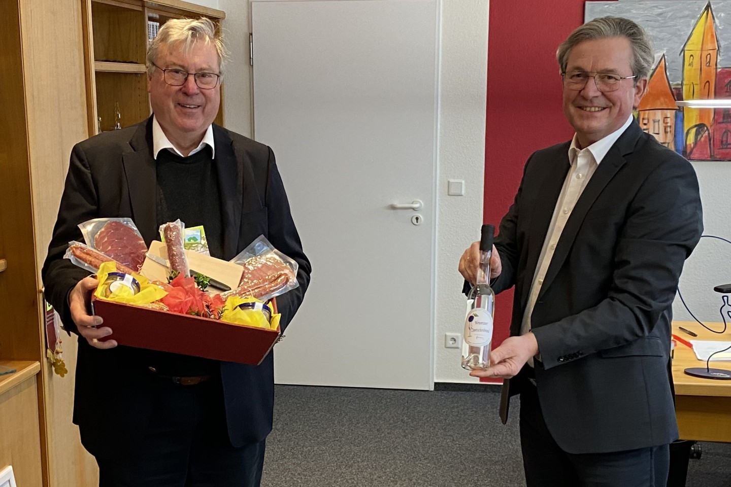 Abschiedsbesuch: Volker Odenbach (l.) und Michael Dreier trafen sich im Büro des Bürgermeisters. © Stadt Paderborn
