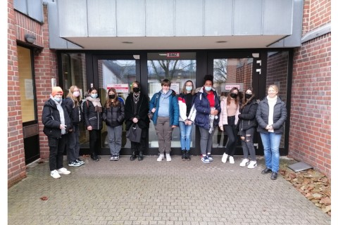 Gesamtschüler besuchen das Amtsgericht in Brakel