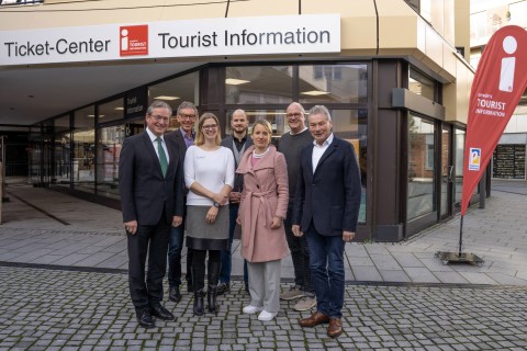 Neue Tourist Information am Königsplatz offiziell eröffnet