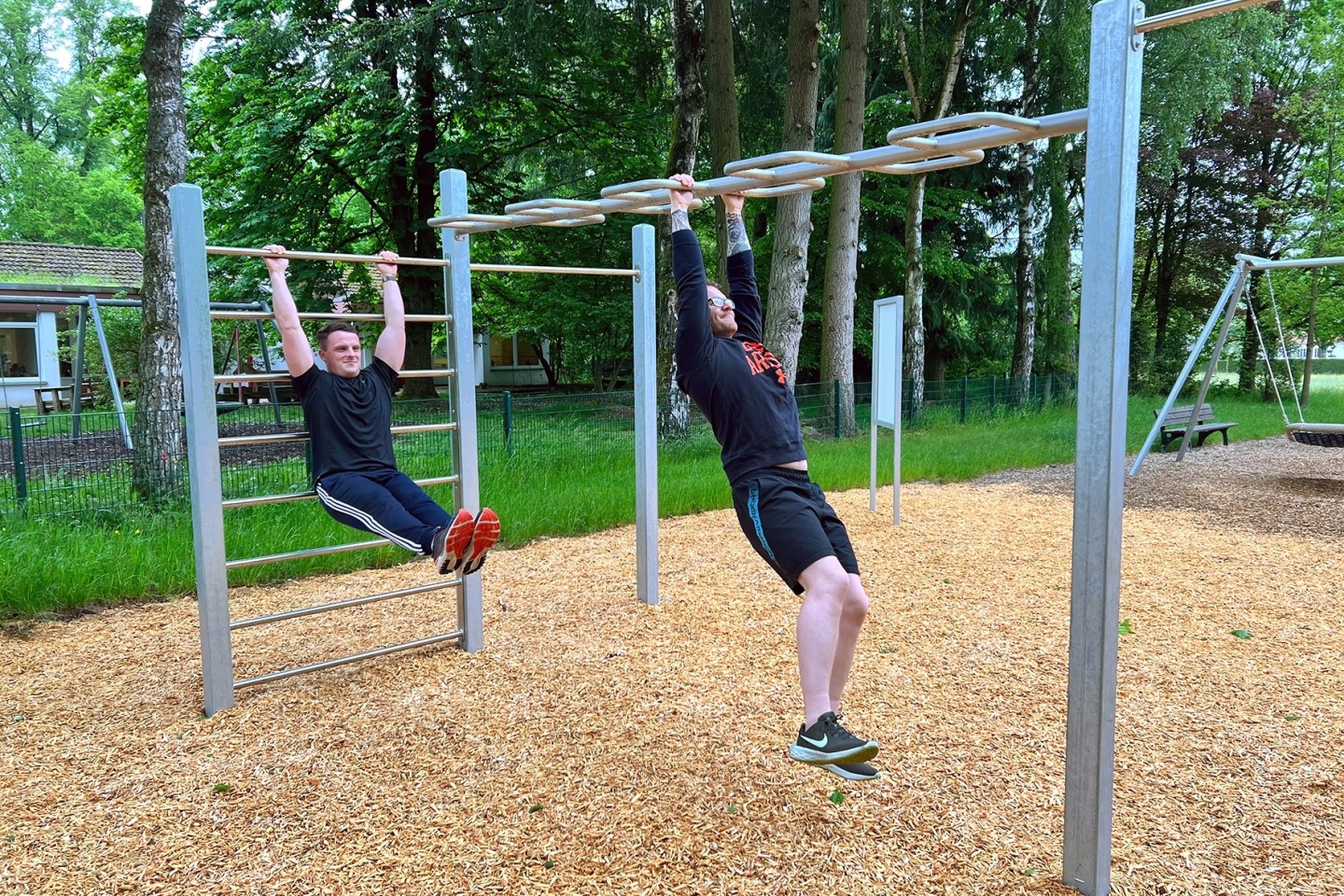 Neue Workout-Anlage im Gräflichen Park Calisthenics Park bietet Übungen mit dem eigenen Körpergewicht