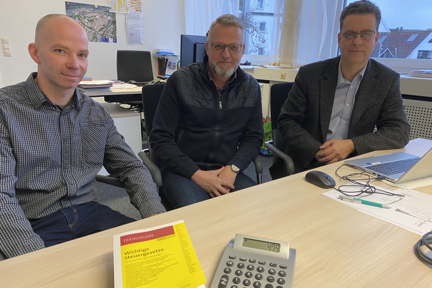 Die Finanzexperten der Stadt Paderborn informierten über den aktuellen Stand der Grundsteuerreform. Auf dem Bild zu sehen sind (v.l.) Thomas Beine, Abteilungsleiter Steuern im Amt für Finanzen der Sta