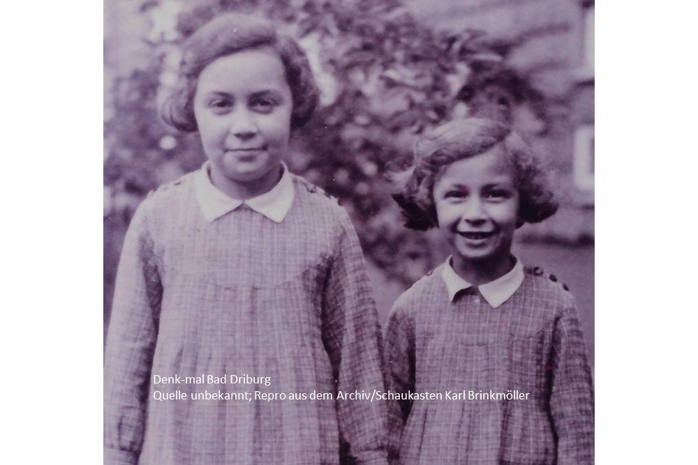Auf dem Foto ist von links Irene (etwa 8 Jahre) und ihre Schwester Ellen (etwa 4 Jahre) zu sehen. Die Quelle und das Jahr ist leider unbekannt. Es handelt sich hier um ein Repro aus dem Archiv/Schauka