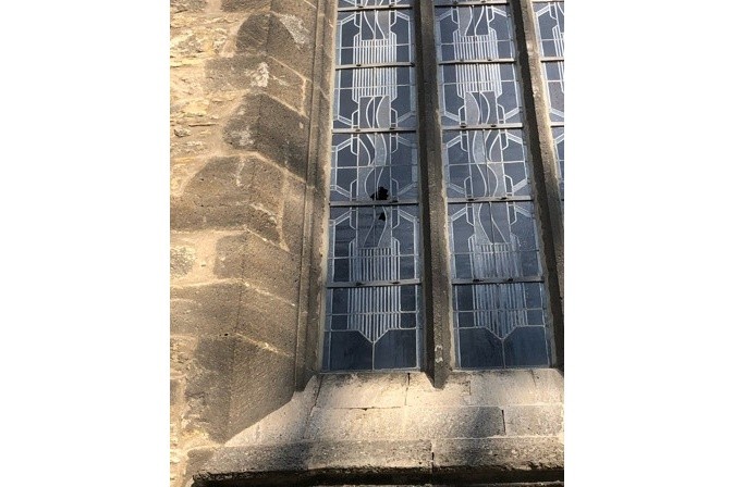 POL-HX: Kirchenfenster beschädigt - Zeugenaufruf Brakel (ots)