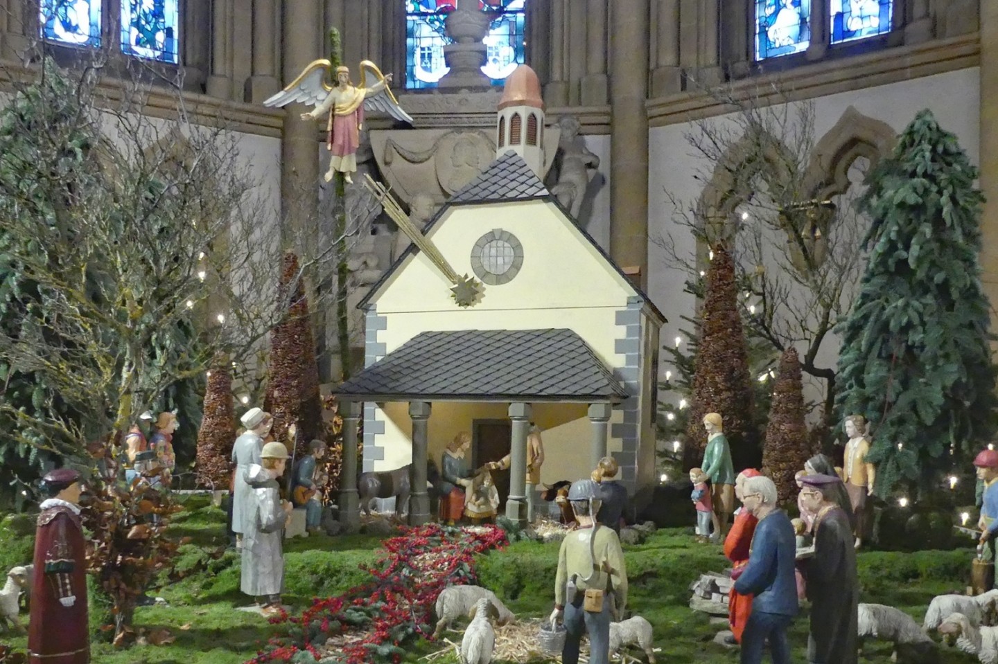 Die Krippe im Dom ist neben weiteren Stationen in der Abdinghof-, Busdorf-, Markt- und Franziskanerkirche Teil der beliebten Führungen zu den Weihnachtskrippen.