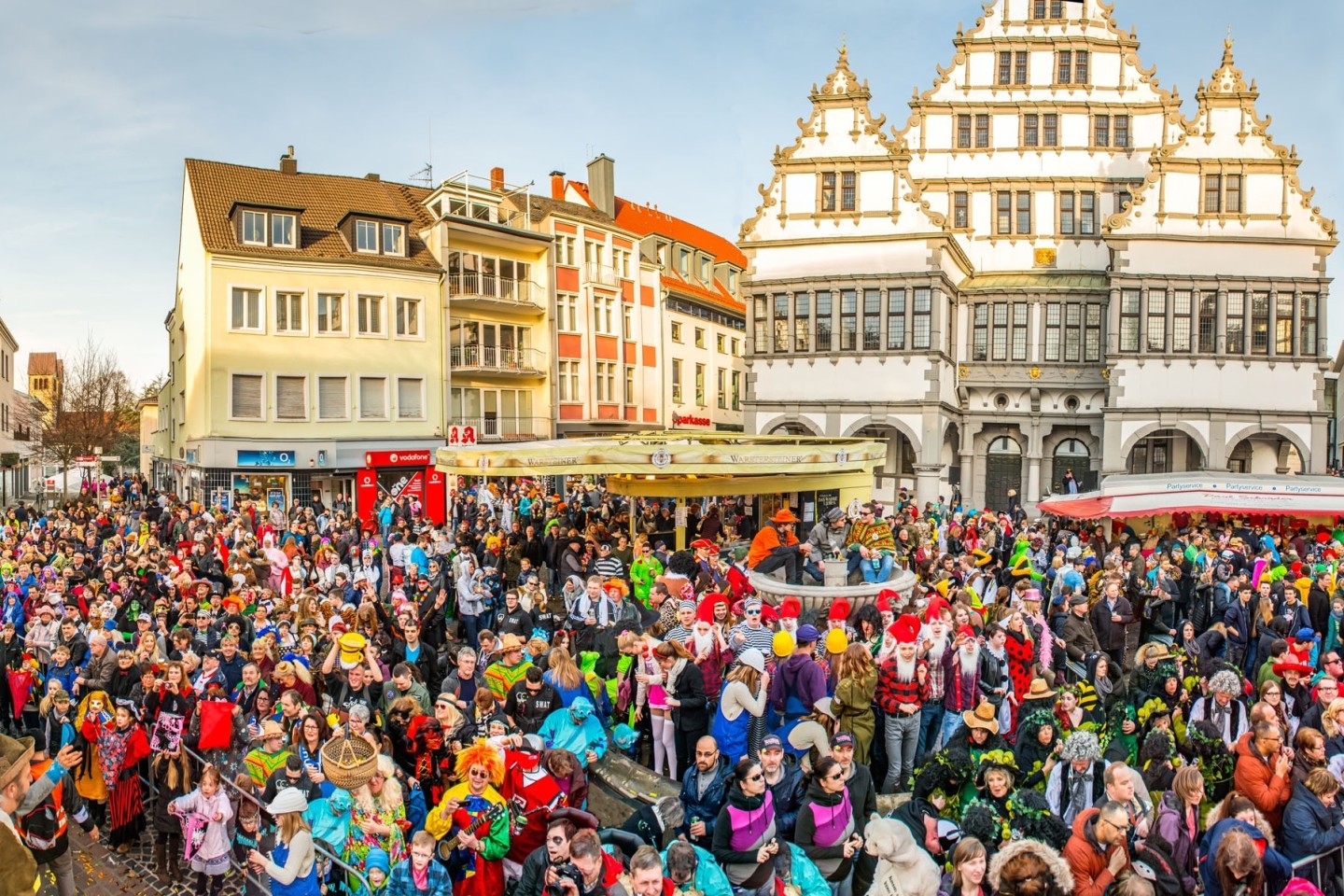 Am 18. Februar zieht die Karnevalsparade wieder durch die Paderborner Innenstadt © Stadt Paderborn