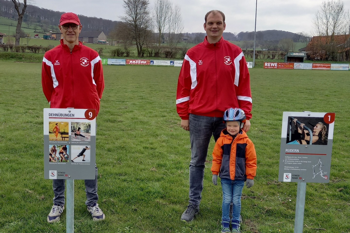 In Alhausen wurde durch den Sportverein Rot-Weiß Alhausen ein neuer Outdoor-Fitness-Parcours errichtet