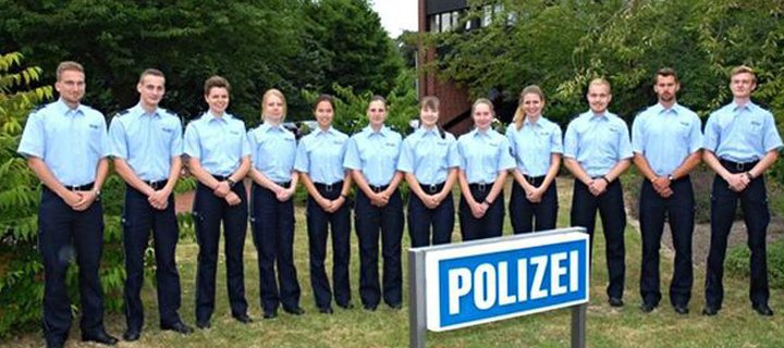 Polizei Höxter begrüßt Kommissaranwärter