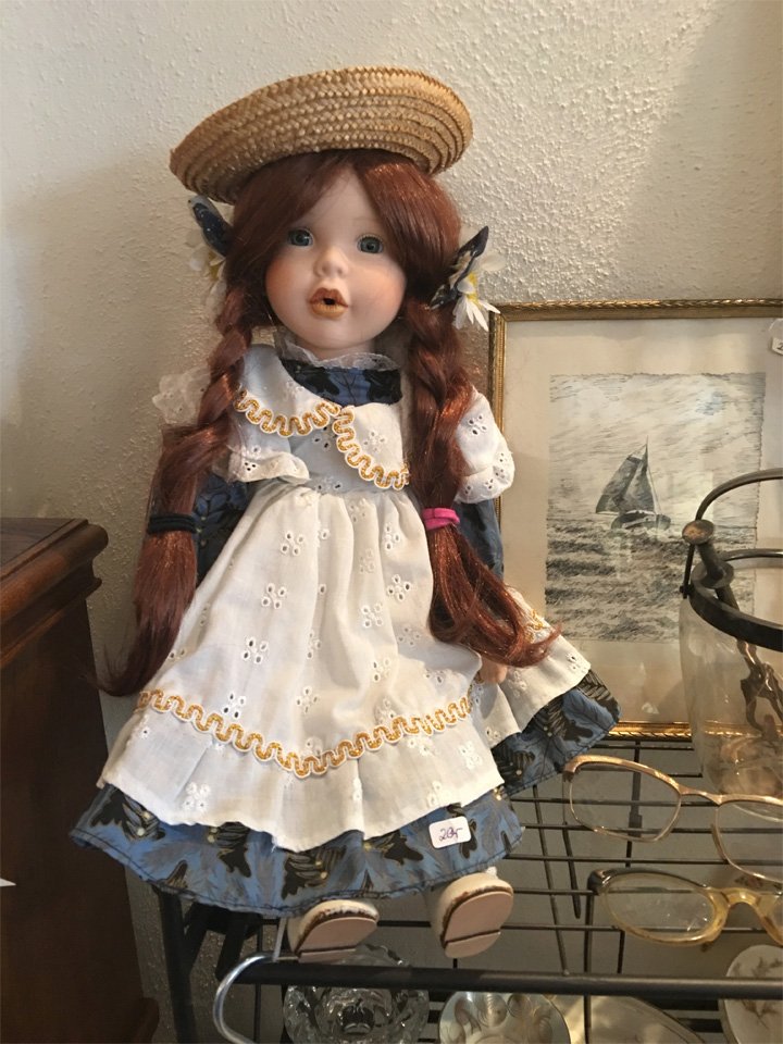 Puppe Mädchen m. Zöpfen und Hut - Produktbild