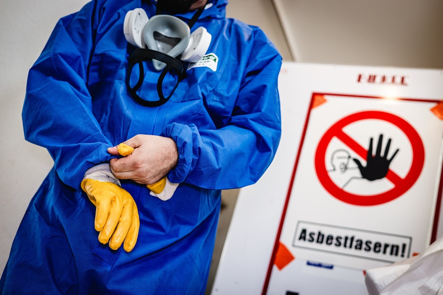 IG BAU legt „Asbest-Charta“ vor und verlangt Förderprogramm „Asbest-Sanierung“ 