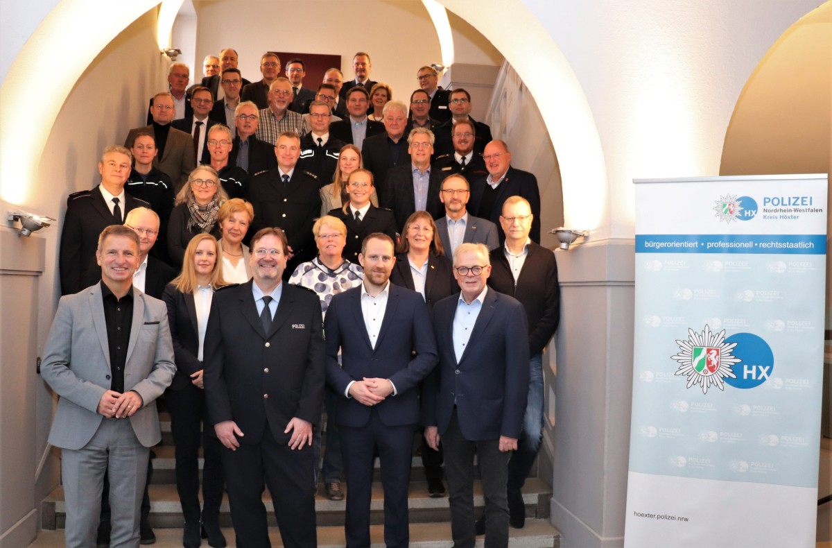 Bildunterschrift: Die Teilnehmer der diesjährigen Sicherheitskonferenz der Kreispolizeibehörde Höxter.