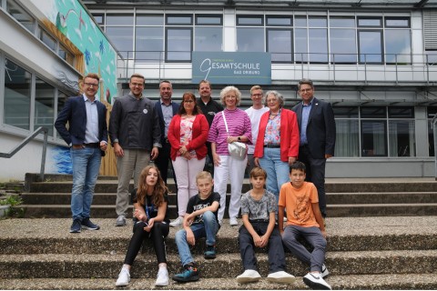 Spendenübergabe des Erlöses der Summerbattles an die Gesamtschule Bad Driburg