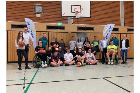 Perspektivwechsel unter dem Basketballkorb - Gesamtschule Bad Driburg schafft (Sport-)Rollstühle an