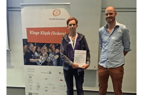 Josia Petker von der Gesamtschule Bad Driburg startet mit Unterstützung der Heinz Nixdorf Stiftung