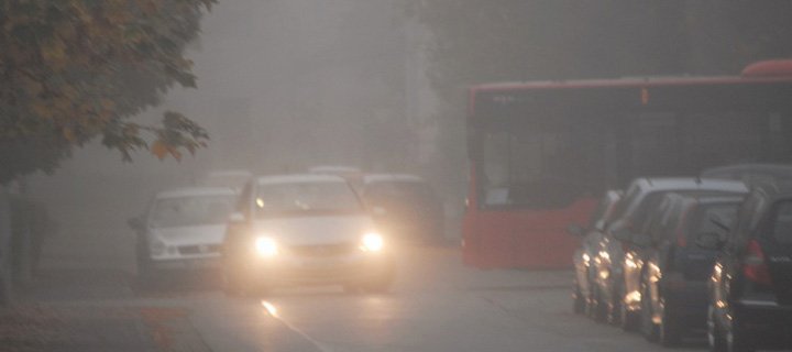 Tagfahrlicht reicht bei Nebel nicht aus - Sicher durch den Herbst: