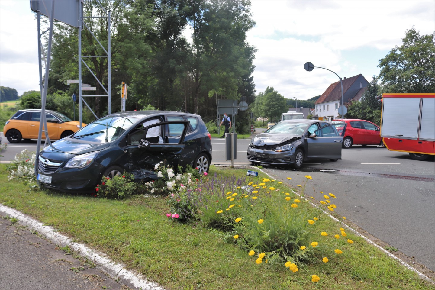 POL-HX: Zwei Autofahrerinnen bei Unfall verletzt