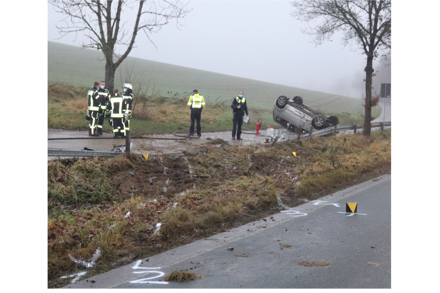 POL-HX: Auto überschlägt sich - Fahrerin verletzt  Bad Driburg (ots)