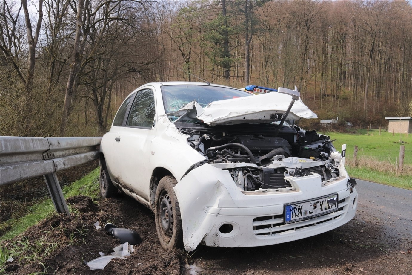 POL-HX: Autofahrerin bei Alleinunfall bei Höxter-Ovenhausen verletzt