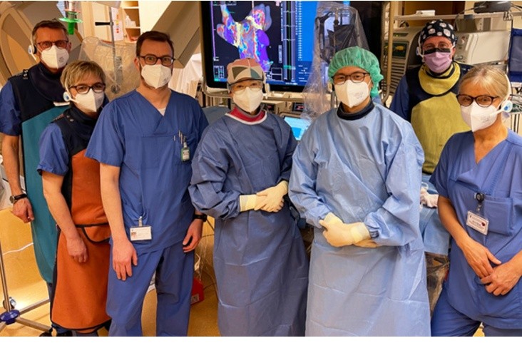 Ein Teil des St. Vincenz-Elektrophysiologie-Teams (von links) Volker Spiller (Produktspezialist), Ruth Möller (MTA), Dr. Mattias Hammwöhner (Oberarzt), Dr. Sibylle Brandner (Oberärztin), Dr. Wisnu Pra