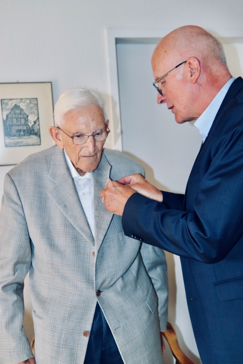 v.l. Dr. Franz Schuknecht, Günter Köhne bei der Verleihung der Ehrenmitgliedschaft