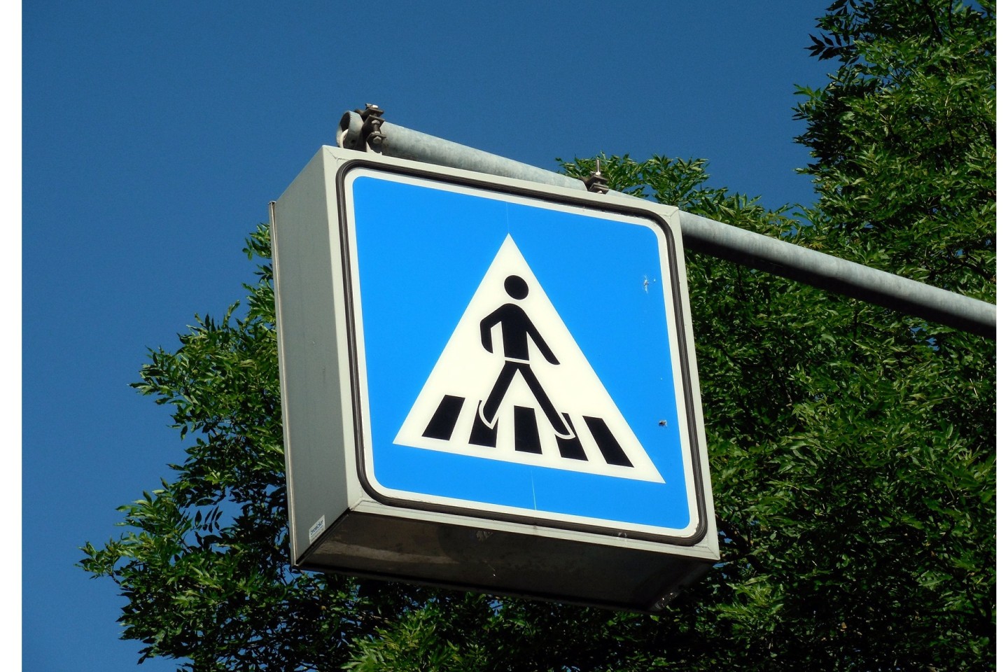 Die Verkehrssicherheit am „Zebrastreifen“ Pyrmonter Straße soll verbessert werden - Symbolfoto Pixabay